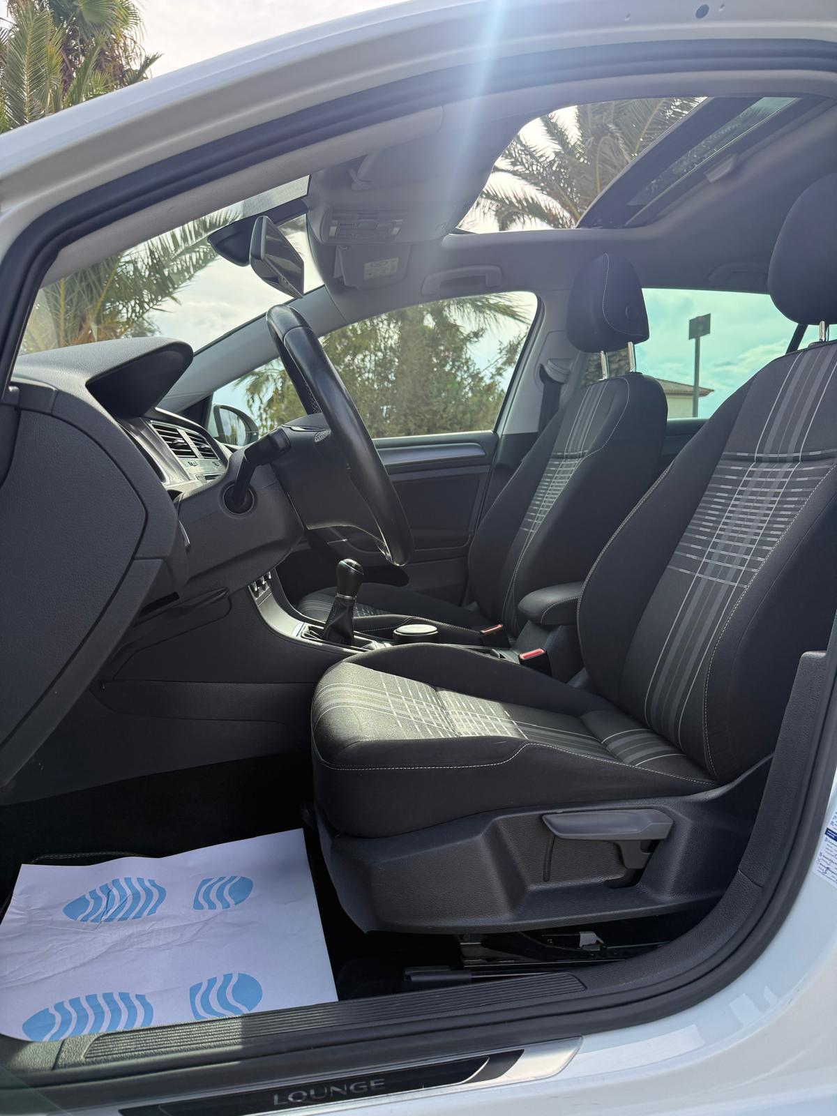 
								Volkswagen golf full									