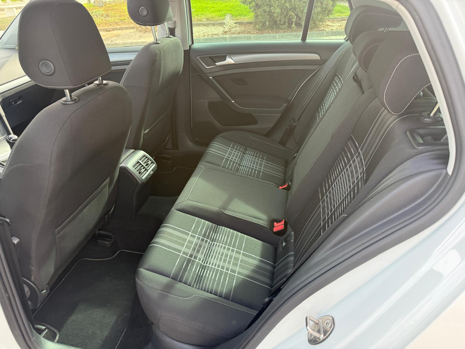 
								Volkswagen golf full									