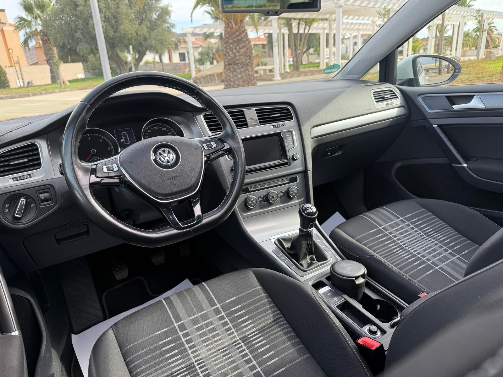 
								Volkswagen golf full									